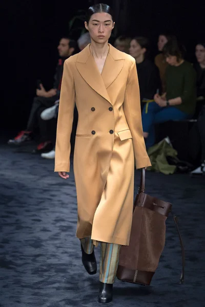 Look 9